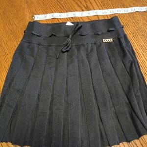 ReoRia Black Pleated Mini Skirt